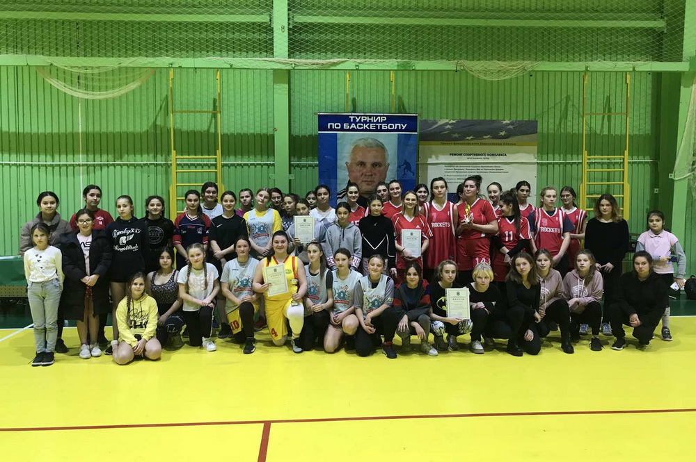 Команда девочек МОУ "Кицканской СОШ №1" стала победителем турнира по баскетболу памяти Виктора Чеботарь